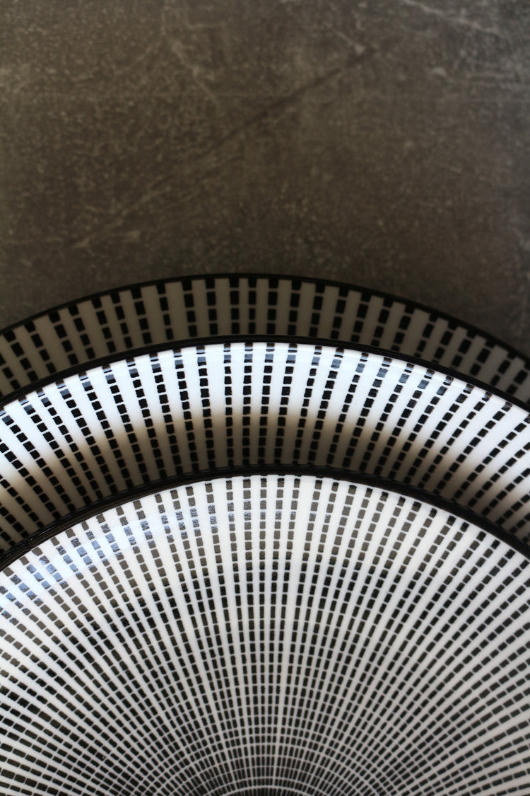 CERAMIC BLACK & WHITE DEEP PLATE 10.5''
