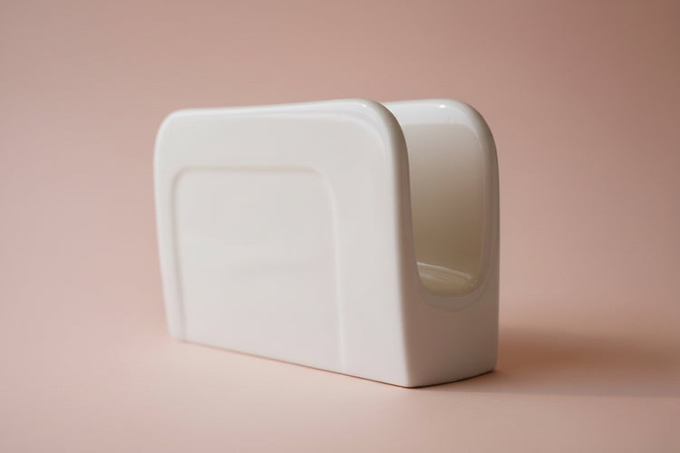 Tissue holder