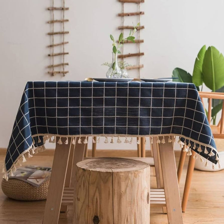 Easy- care tablecloth